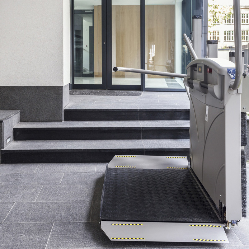 Plattformlift im öffentlichen Gebäude